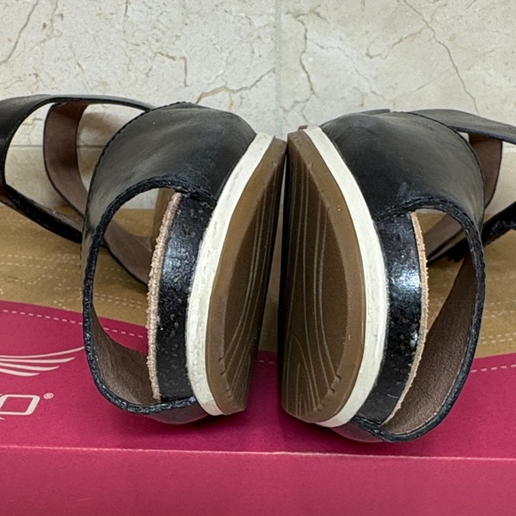 Dansko Women's Black Leather Vera Sandals, 39 (8.5-9) - Picture 7 of 10